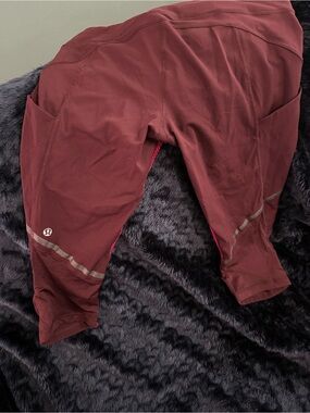 Lululemon cropped Maroon Athletic Leggings